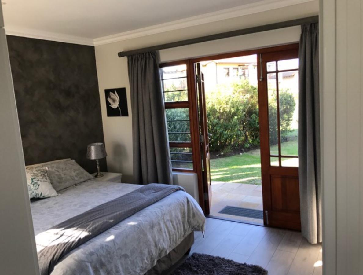 Appartamento Whale Rock Gardens Plettenberg Bay Esterno foto